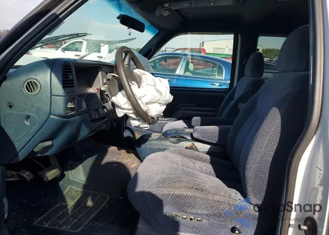 1998 Chevrolet Gmt-400 C1500 z USA, uszkodzony, nr VIN 1GCEC19R4WE225859